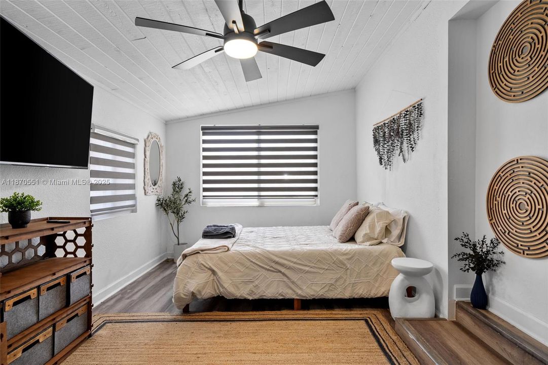 Active With Contract: $4,000 (4 beds, 3 baths, 1210 Square Feet)