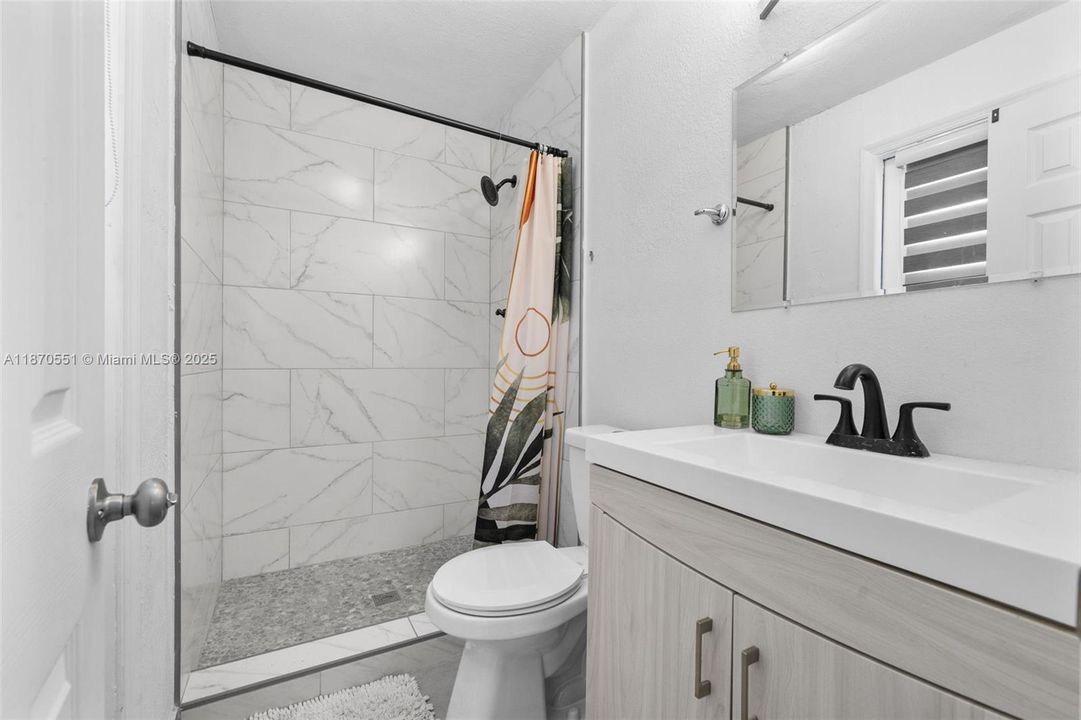 Active With Contract: $4,000 (4 beds, 3 baths, 1210 Square Feet)