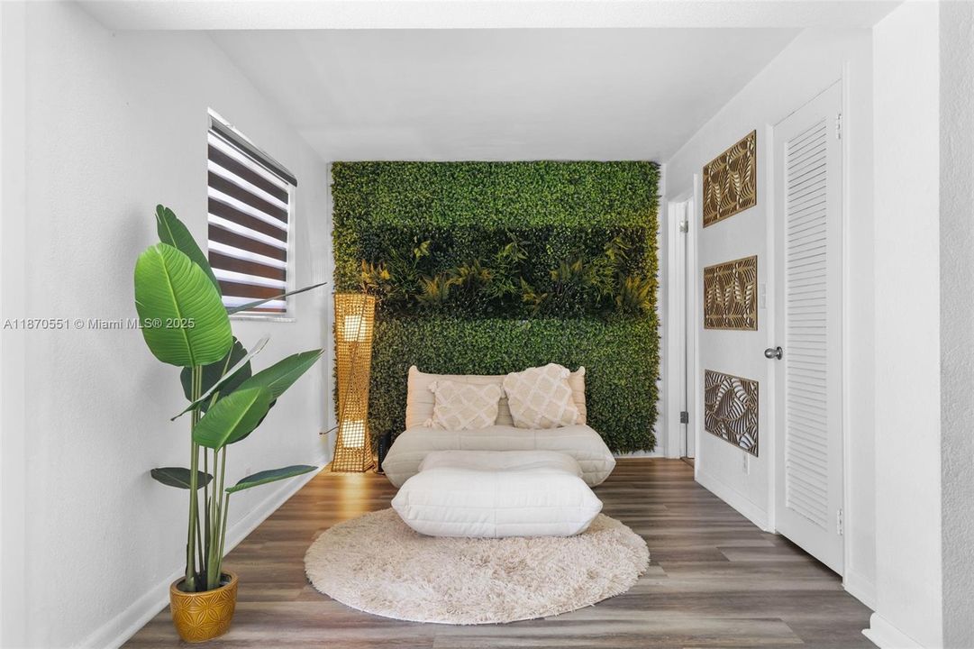 Active With Contract: $4,000 (4 beds, 3 baths, 1210 Square Feet)