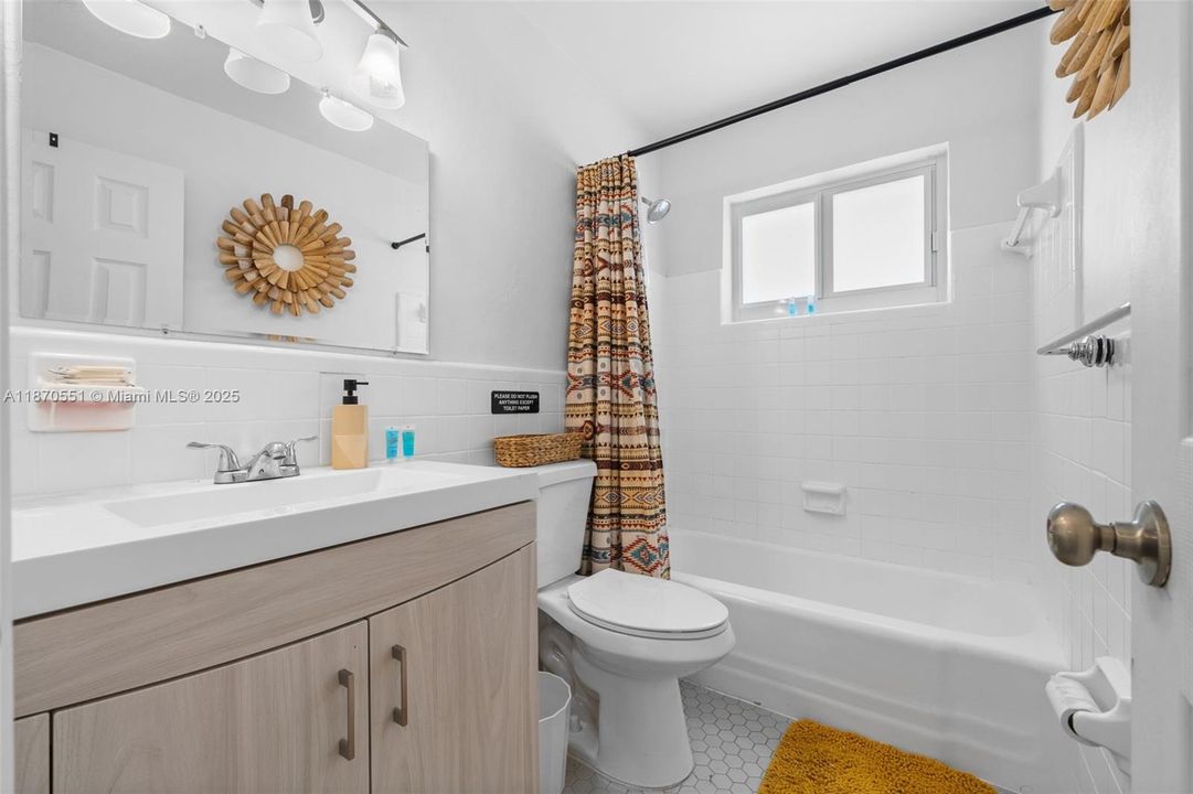 Active With Contract: $4,000 (4 beds, 3 baths, 1210 Square Feet)