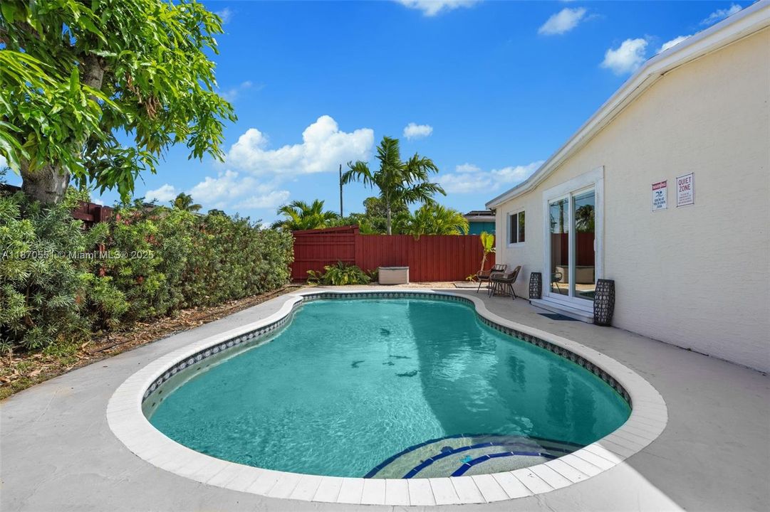 Active With Contract: $4,000 (4 beds, 3 baths, 1210 Square Feet)