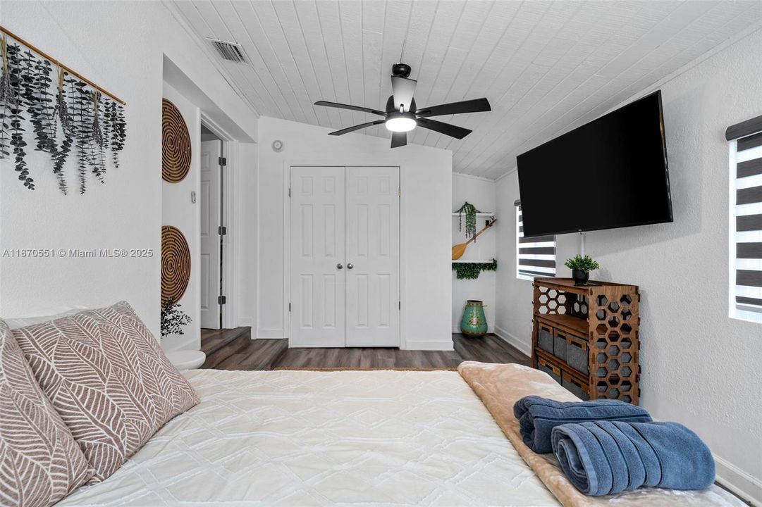 Active With Contract: $4,000 (4 beds, 3 baths, 1210 Square Feet)