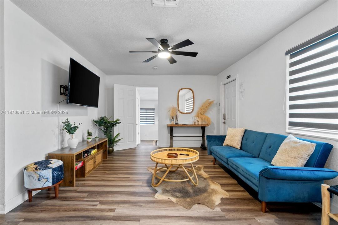 Active With Contract: $4,000 (4 beds, 3 baths, 1210 Square Feet)