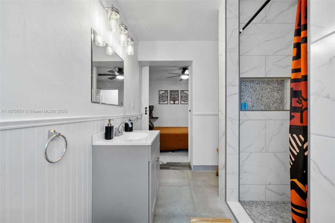 Active With Contract: $4,000 (4 beds, 3 baths, 1210 Square Feet)