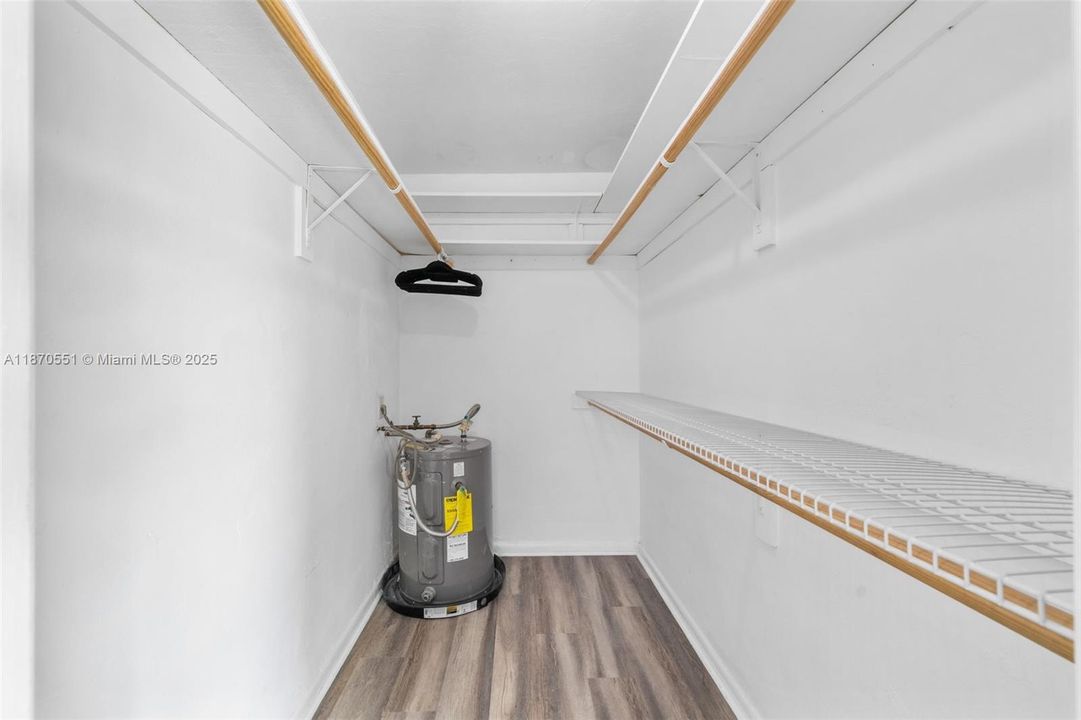 Active With Contract: $4,000 (4 beds, 3 baths, 1210 Square Feet)