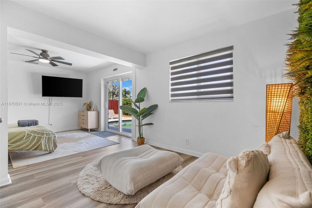 Active With Contract: $4,000 (4 beds, 3 baths, 1210 Square Feet)