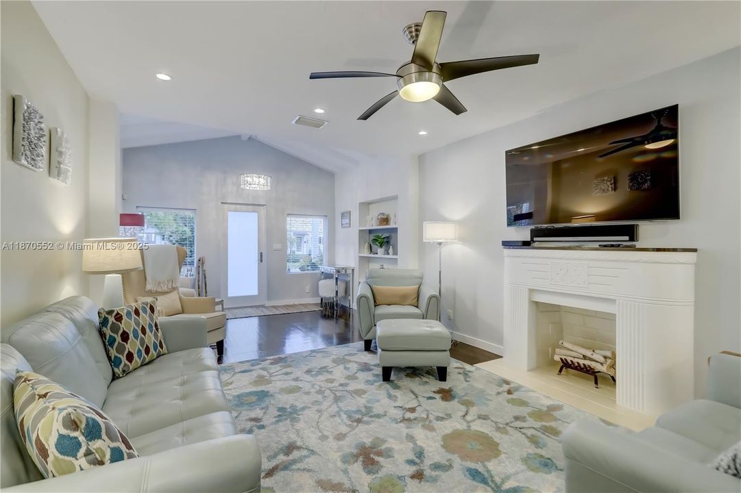 合同活跃: $1,175,000 (3 贝兹, 2 浴室, 1504 平方英尺)