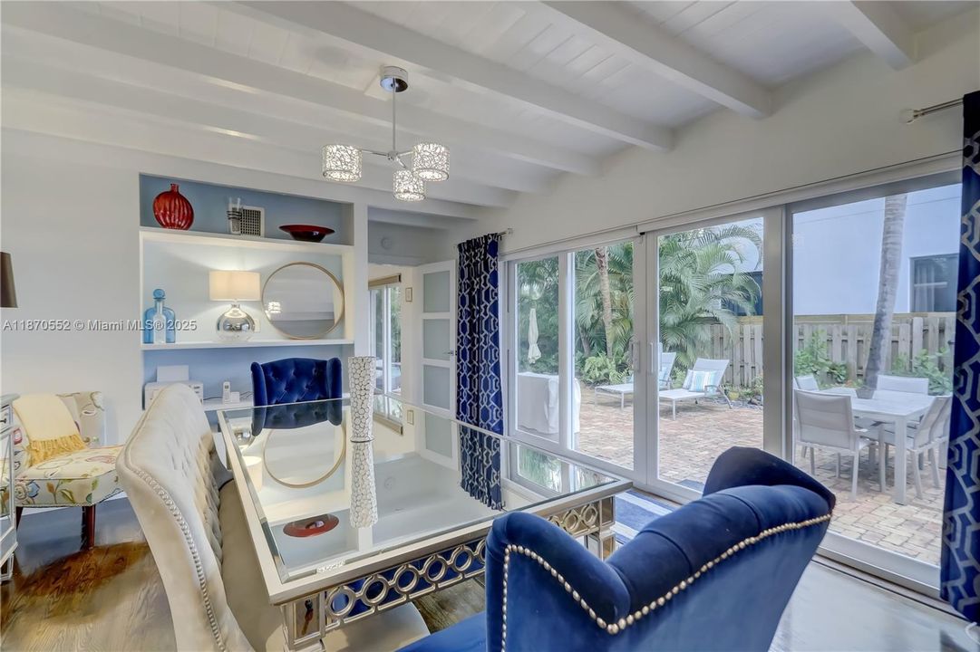 合同活跃: $1,175,000 (3 贝兹, 2 浴室, 1504 平方英尺)