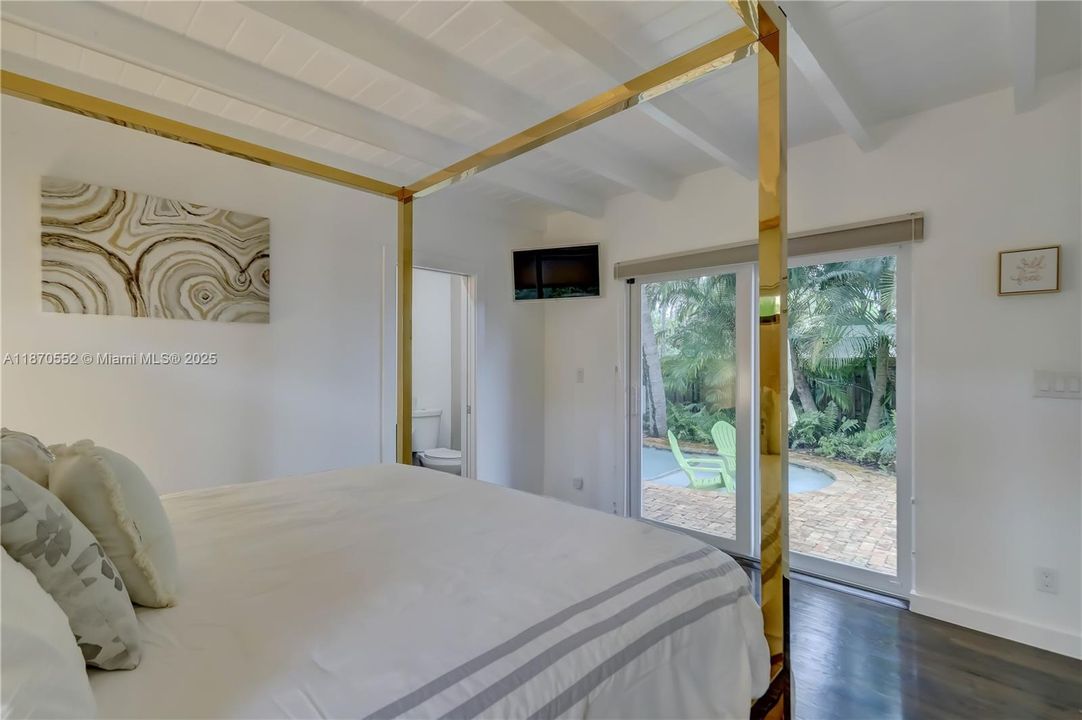 合同活跃: $1,175,000 (3 贝兹, 2 浴室, 1504 平方英尺)