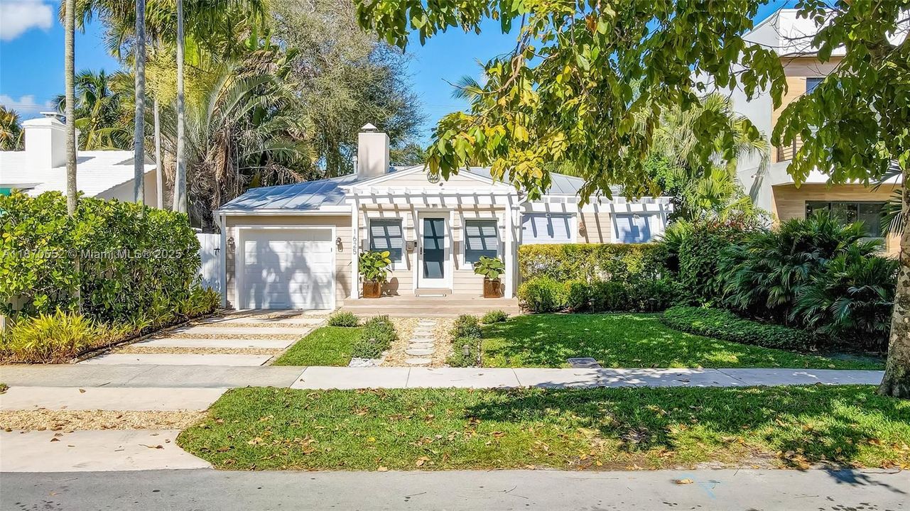 合同活跃: $1,175,000 (3 贝兹, 2 浴室, 1504 平方英尺)