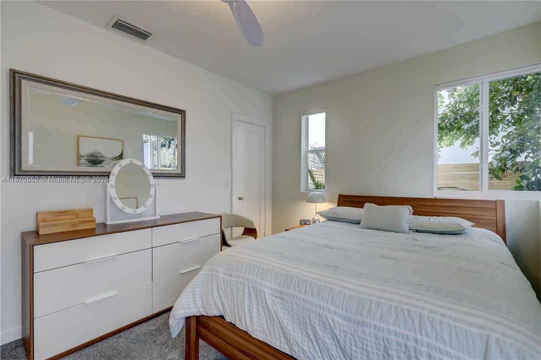 合同活跃: $1,175,000 (3 贝兹, 2 浴室, 1504 平方英尺)