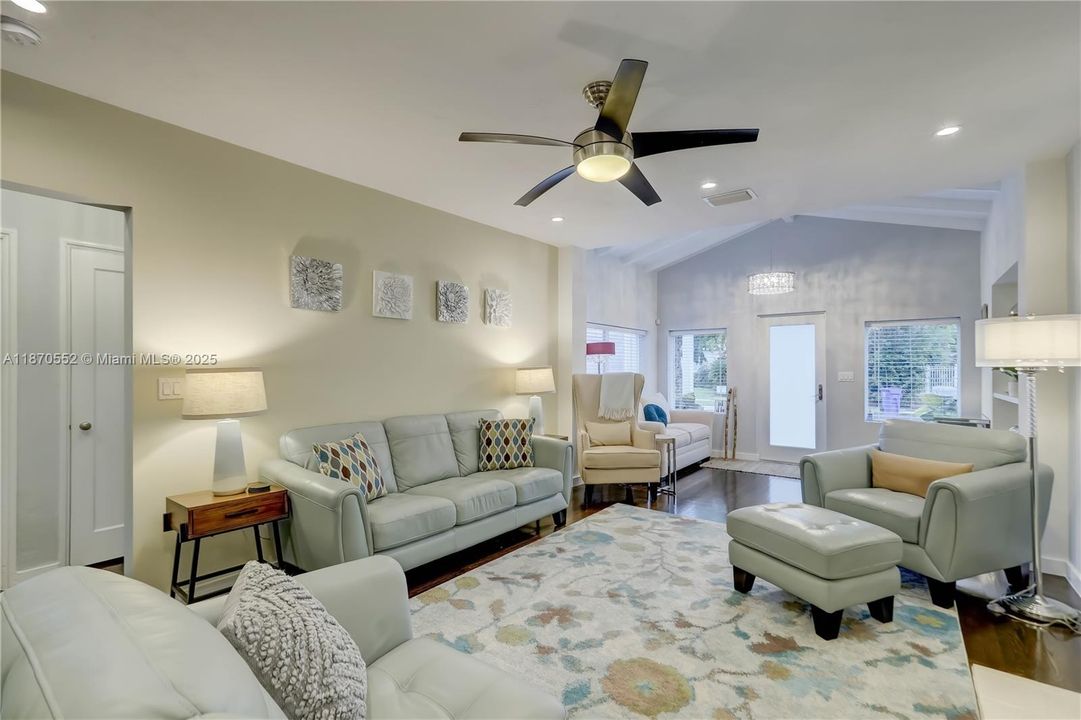 合同活跃: $1,175,000 (3 贝兹, 2 浴室, 1504 平方英尺)