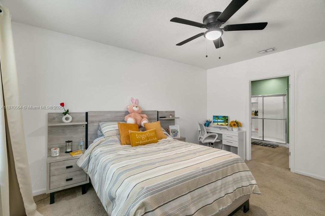 На продажу: $380,000 (4 спален, 2 ванн, 1939 Квадратных фут)