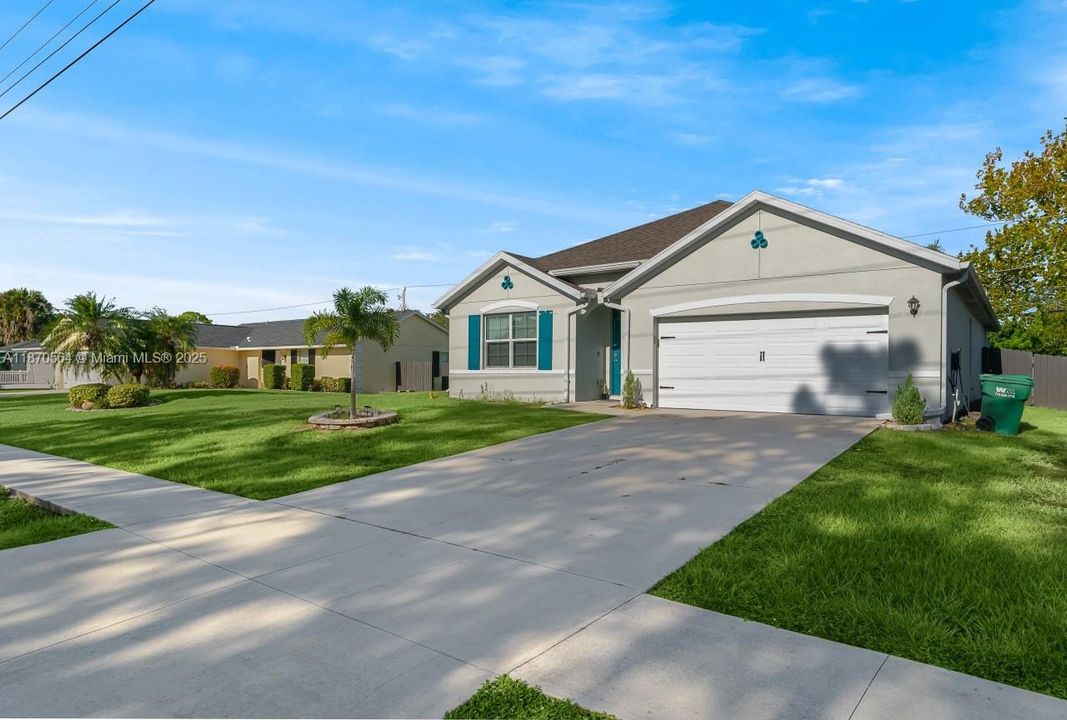 На продажу: $380,000 (4 спален, 2 ванн, 1939 Квадратных фут)