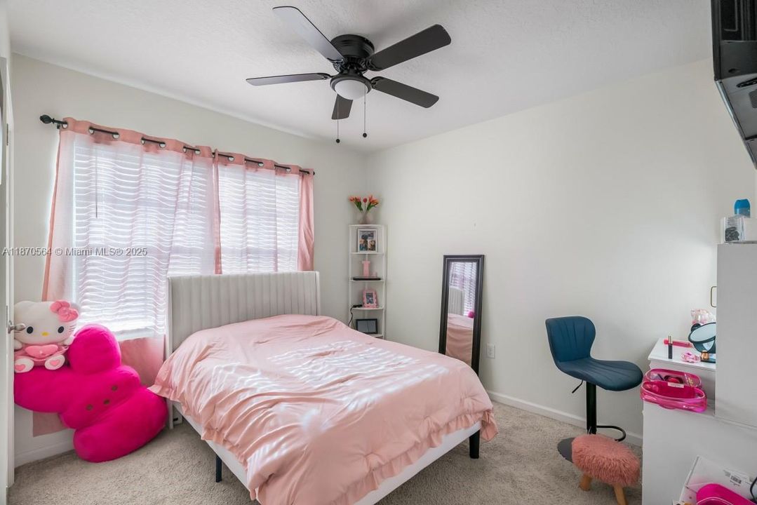 На продажу: $380,000 (4 спален, 2 ванн, 1939 Квадратных фут)