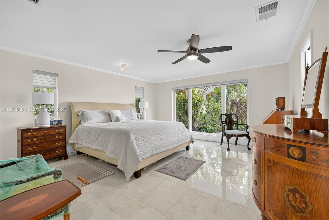 Под контрактом: $1,174,500 (3 спален, 2 ванн, 2510 Квадратных фут)