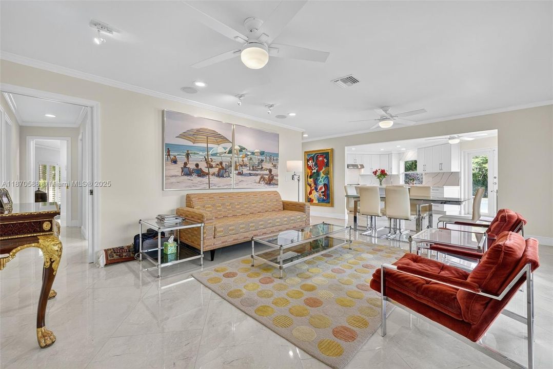 Под контрактом: $1,174,500 (3 спален, 2 ванн, 2510 Квадратных фут)