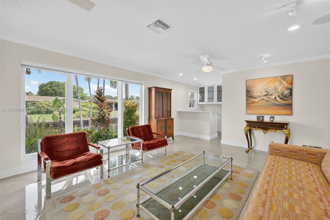 Под контрактом: $1,174,500 (3 спален, 2 ванн, 2510 Квадратных фут)