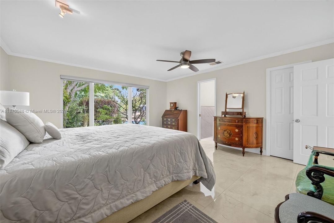 Под контрактом: $1,174,500 (3 спален, 2 ванн, 2510 Квадратных фут)