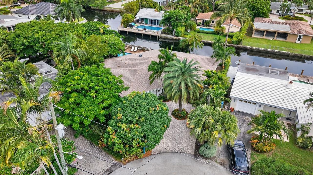 Под контрактом: $1,174,500 (3 спален, 2 ванн, 2510 Квадратных фут)