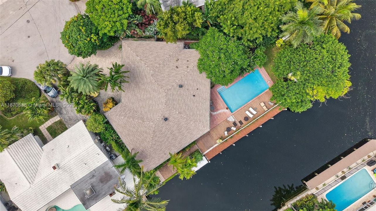 Под контрактом: $1,174,500 (3 спален, 2 ванн, 2510 Квадратных фут)