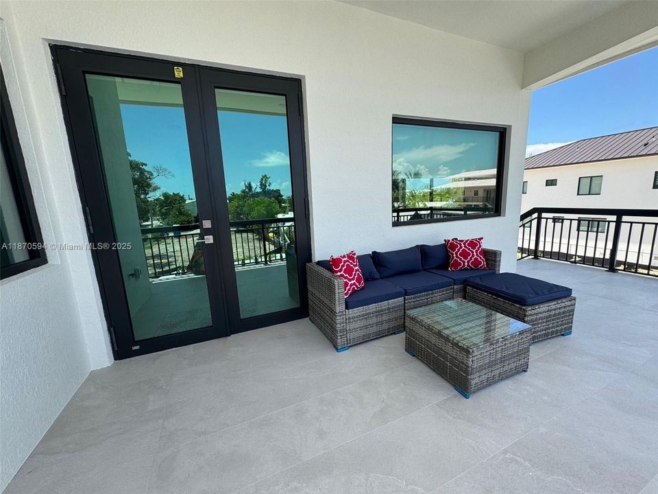 For Rent: $5,400 (4 beds, 3 baths, 2276 Square Feet)