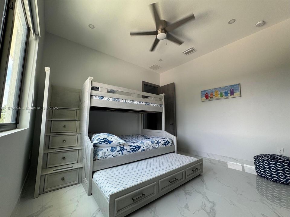 For Rent: $5,400 (4 beds, 3 baths, 2276 Square Feet)