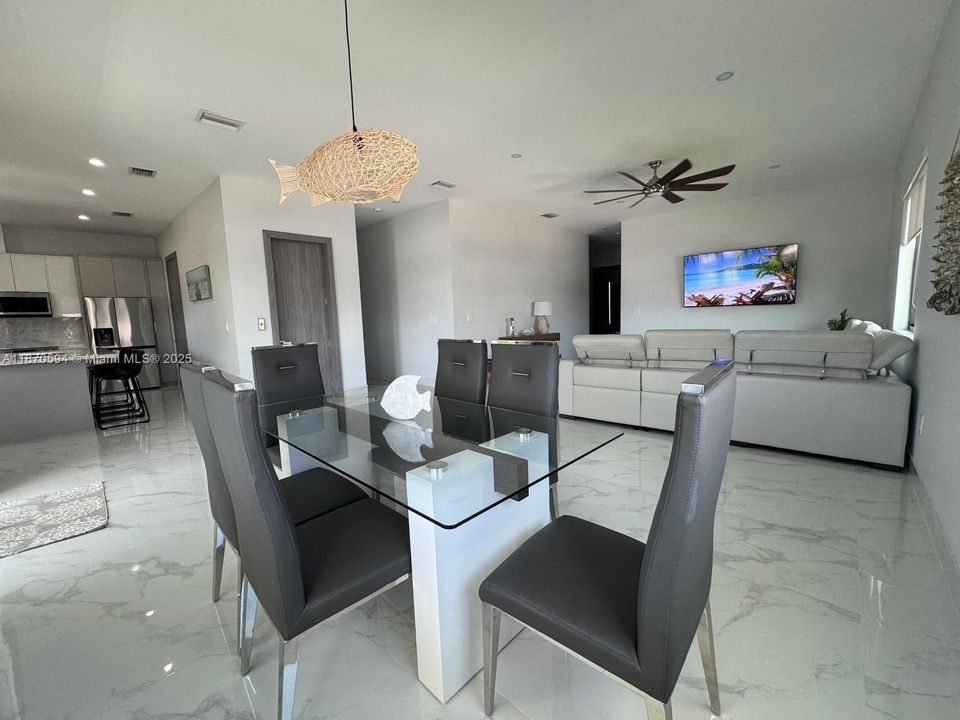 For Rent: $5,400 (4 beds, 3 baths, 2276 Square Feet)