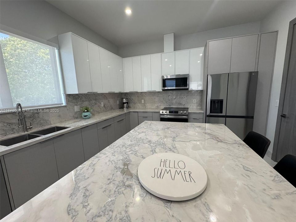 For Rent: $5,400 (4 beds, 3 baths, 2276 Square Feet)