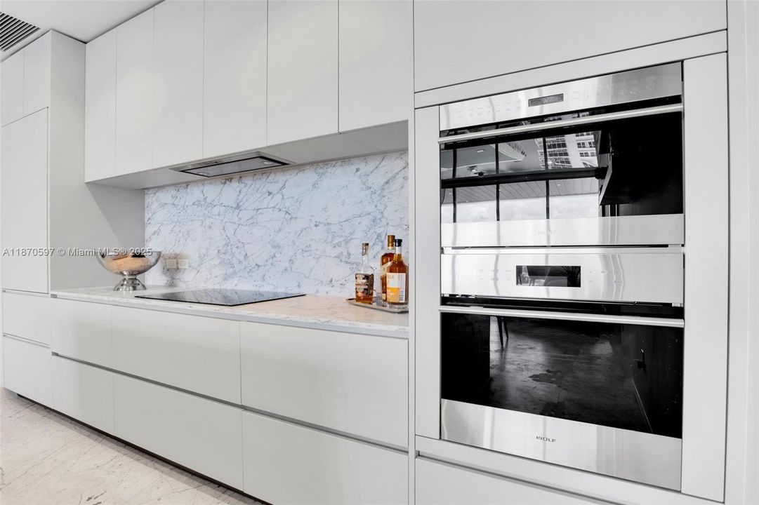 Active With Contract: $2,695,000 (2 beds, 2 baths, 1176 Square Feet)