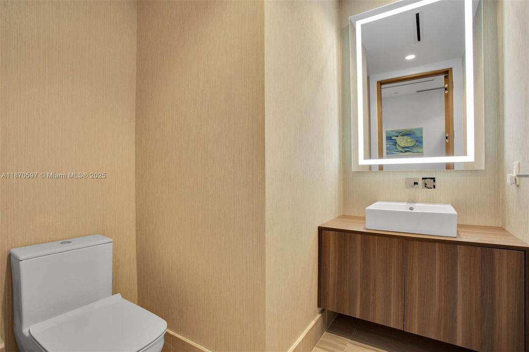 Active With Contract: $2,695,000 (2 beds, 2 baths, 1176 Square Feet)