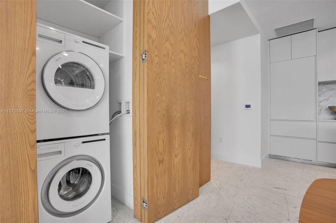 Active With Contract: $2,695,000 (2 beds, 2 baths, 1176 Square Feet)