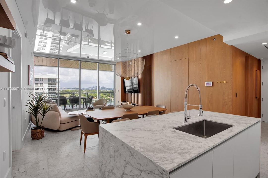 Active With Contract: $2,695,000 (2 beds, 2 baths, 1176 Square Feet)