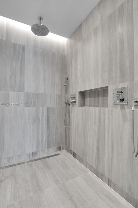 Active With Contract: $2,695,000 (2 beds, 2 baths, 1176 Square Feet)