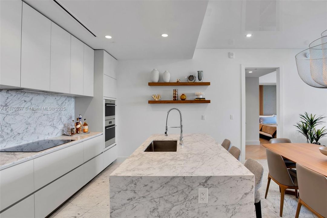 Active With Contract: $2,695,000 (2 beds, 2 baths, 1176 Square Feet)