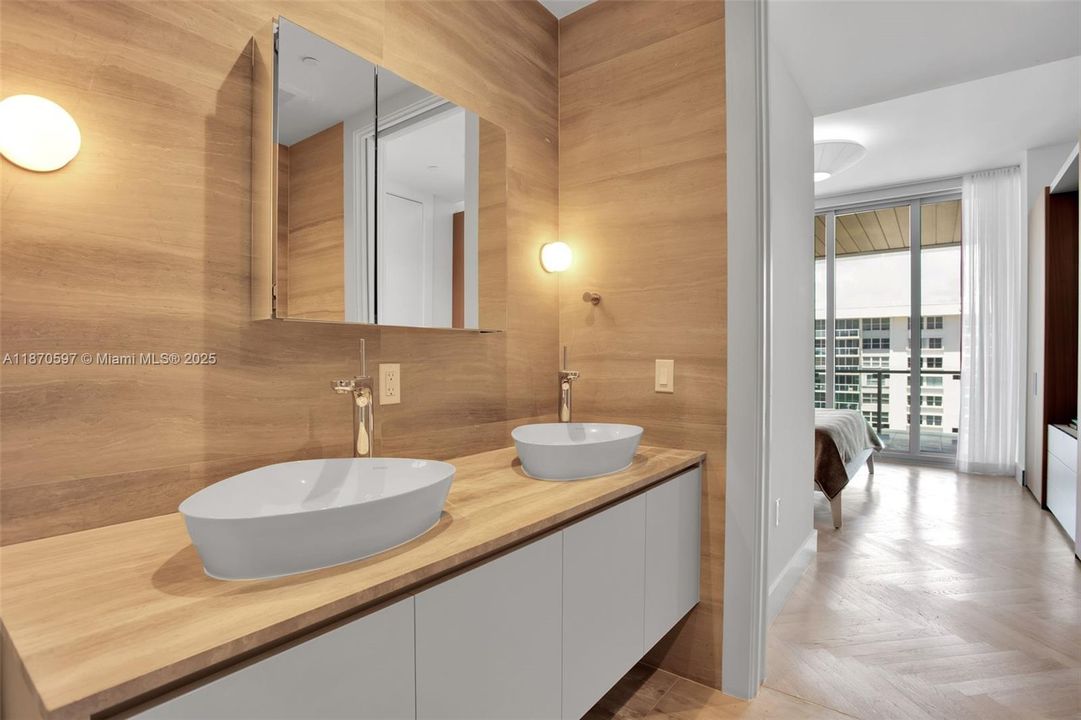 Active With Contract: $2,695,000 (2 beds, 2 baths, 1176 Square Feet)