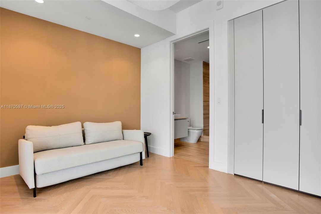 Active With Contract: $2,695,000 (2 beds, 2 baths, 1176 Square Feet)