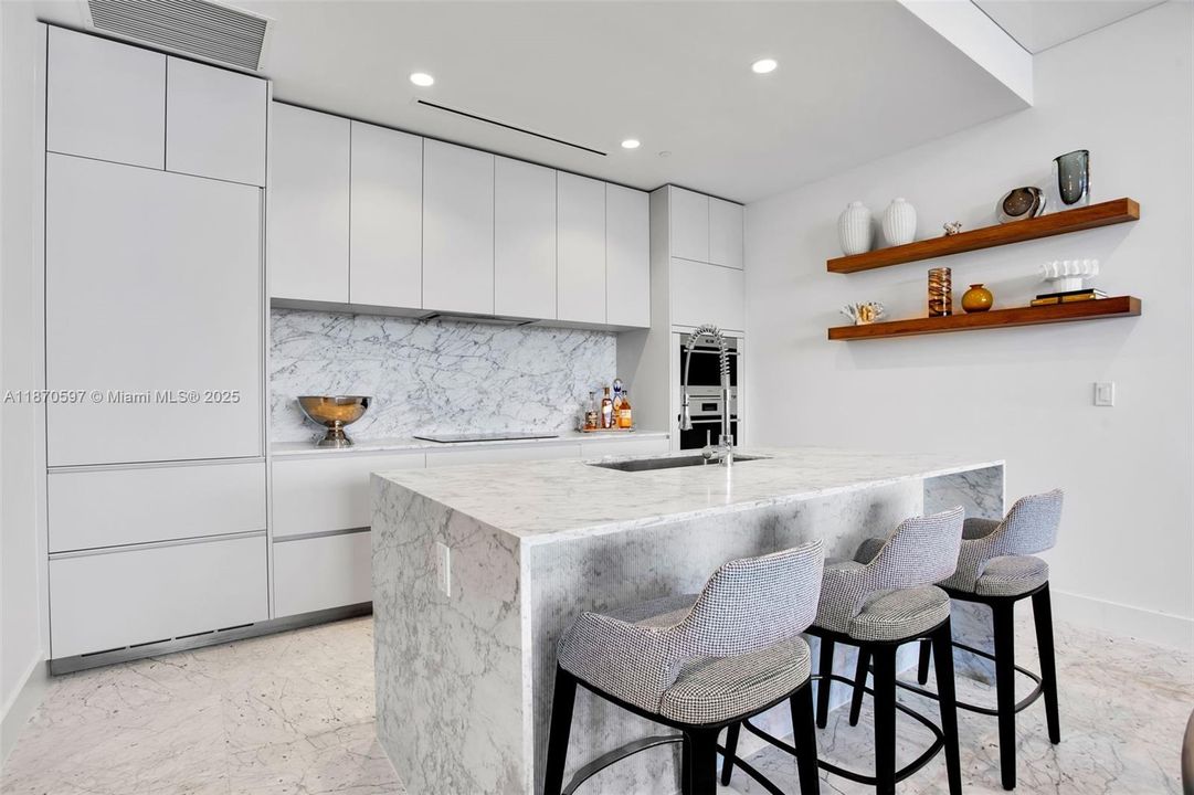 Active With Contract: $2,695,000 (2 beds, 2 baths, 1176 Square Feet)