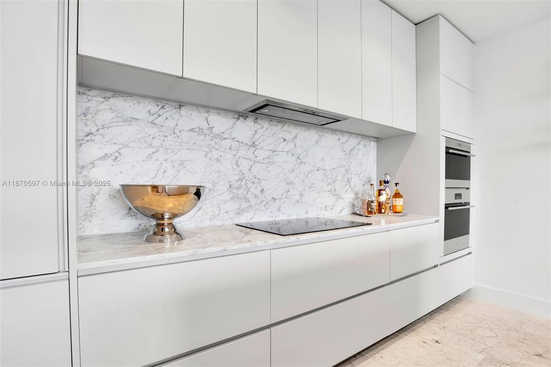 Active With Contract: $2,695,000 (2 beds, 2 baths, 1176 Square Feet)