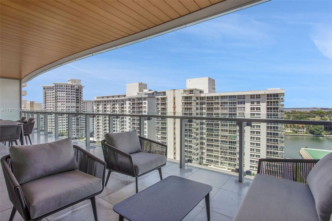 Active With Contract: $2,695,000 (2 beds, 2 baths, 1176 Square Feet)