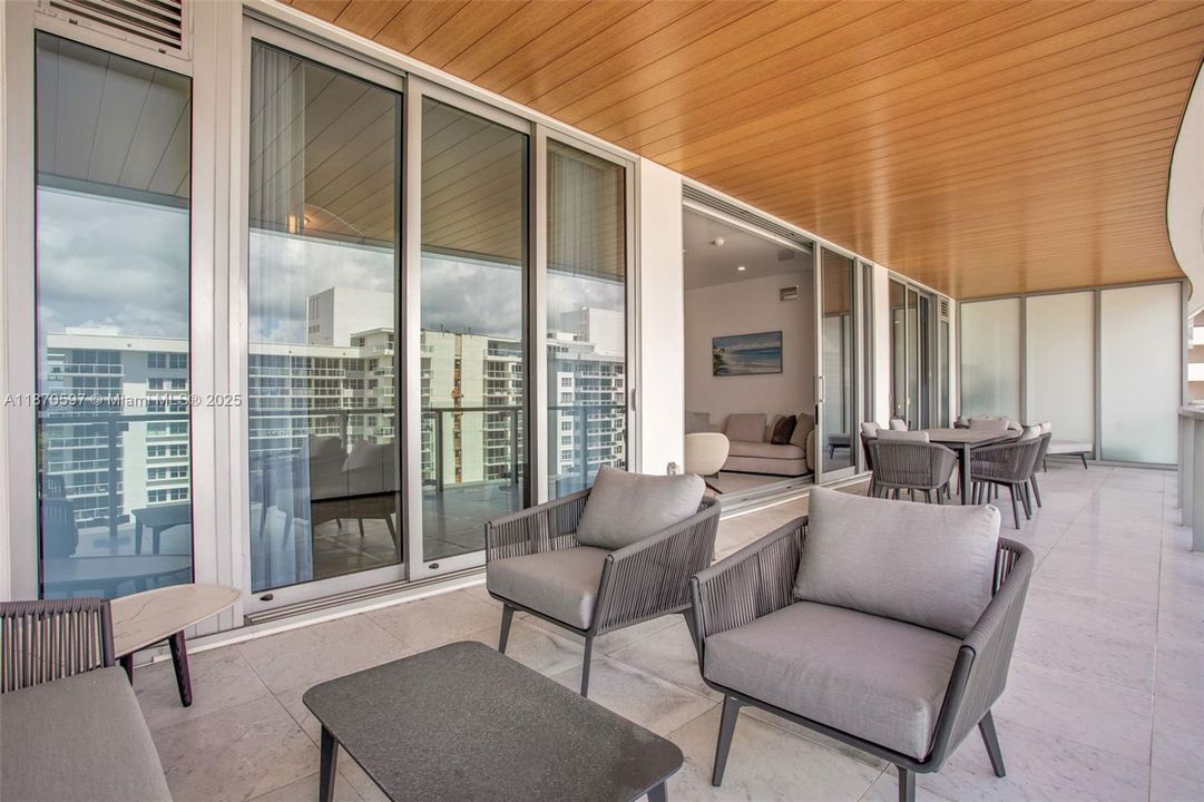 Active With Contract: $2,695,000 (2 beds, 2 baths, 1176 Square Feet)