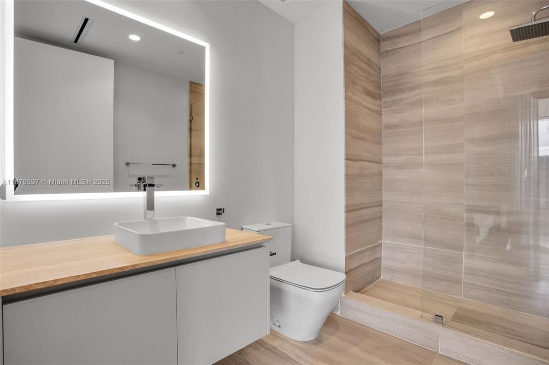 Active With Contract: $2,695,000 (2 beds, 2 baths, 1176 Square Feet)