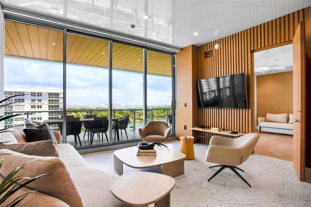 Active With Contract: $2,695,000 (2 beds, 2 baths, 1176 Square Feet)