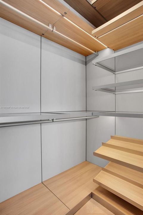 Active With Contract: $2,695,000 (2 beds, 2 baths, 1176 Square Feet)