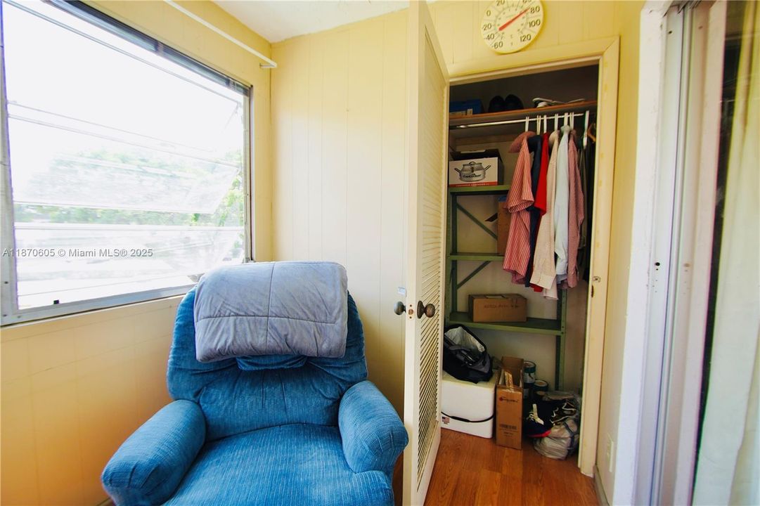 待售: $69,000 (1 贝兹, 1 浴室, 696 平方英尺)