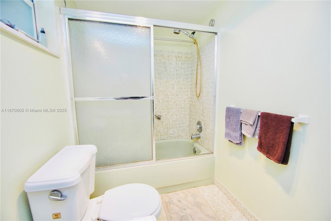 待售: $69,000 (1 贝兹, 1 浴室, 696 平方英尺)