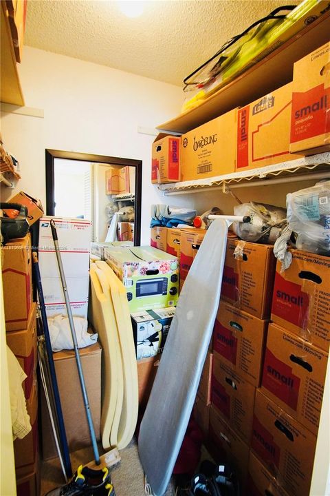 待售: $69,000 (1 贝兹, 1 浴室, 696 平方英尺)