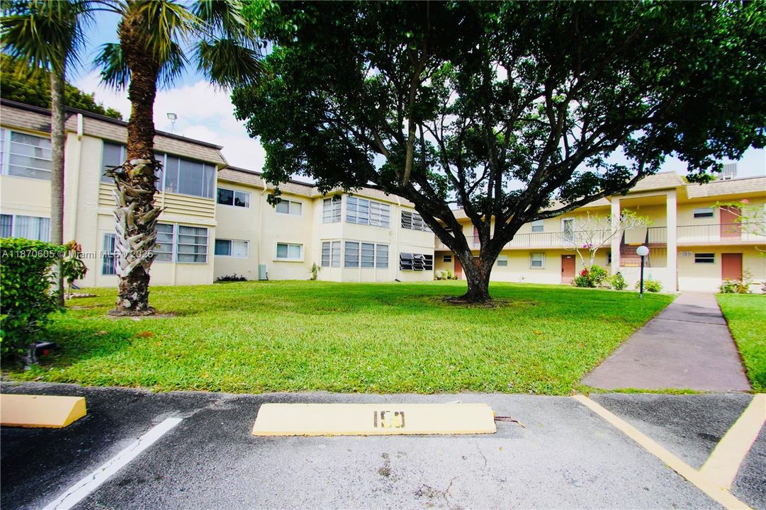 待售: $69,000 (1 贝兹, 1 浴室, 696 平方英尺)