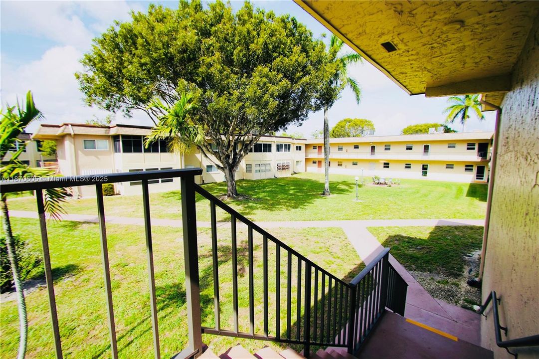 待售: $69,000 (1 贝兹, 1 浴室, 696 平方英尺)