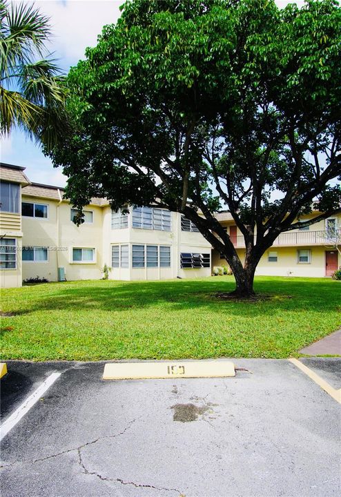 待售: $69,000 (1 贝兹, 1 浴室, 696 平方英尺)